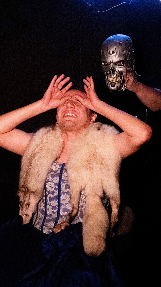Telón rojo de un teatro