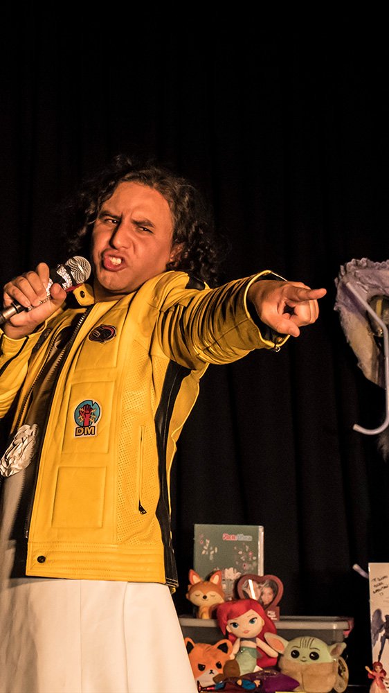 Escena artística con iluminación dramática